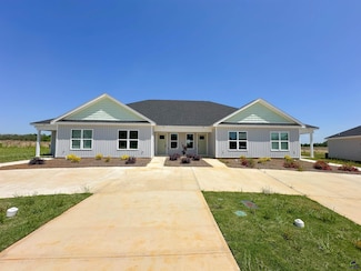 703 Castle Ct, Hawkinsville, GA 31037