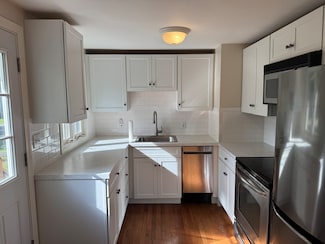 16 Saran Ave Unit 1, Bedford, MA 01730