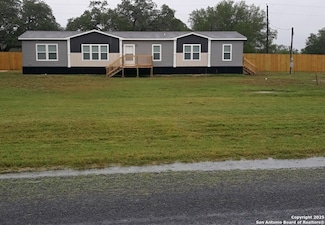 112 County Road 158, Floresville, TX 78114