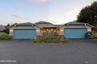 710 Hilltop Ln, Toledo, OH 43615