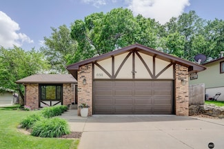 6511 Skylark Ln, Lincoln, NE 68516