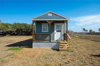 2032 Dallas St, Rockport, TX 78382