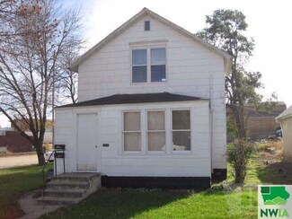 401 W Cherry St, Cherokee, IA 51012