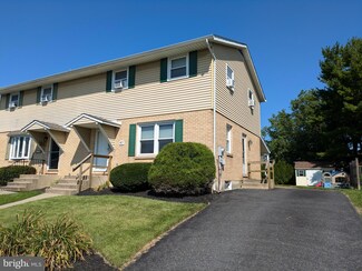 97 Meadow Ln, Northampton, PA 18067