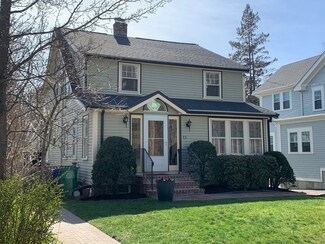 12 Daniel St, Newton Center, MA 02459