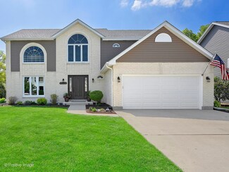 27W439 Chartwell Dr, Winfield, IL 60190