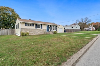 11 Liverpool St, Warwick, RI 02886