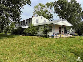 725 W 1st St, Junction City, KS 66441