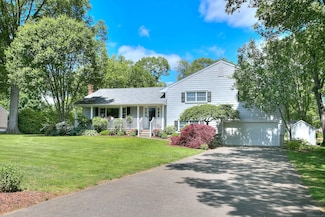 85 Oakridge Rd, Trumbull, CT 06611