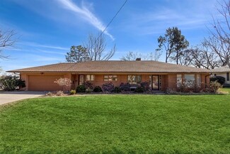 3730 Brentwood Dr, Des Moines, IA 50312