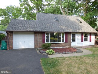 204 Plumbridge Dr, Levittown, PA 19056