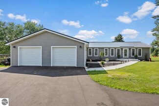 8787 95th Ave, Evart, MI 49631
