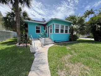 305 N Lakeside Dr, Lake Worth, FL 33460