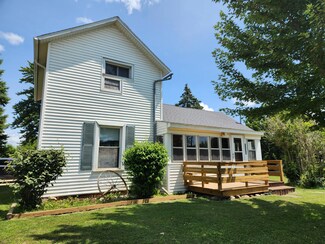 1524 Jordan Lake Ave, Lake Odessa, MI 48849