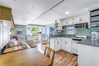 27 Jasper Dr Unit 27JR, Naples, FL 34114