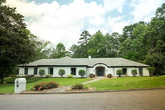325 Willow Dr, Jasper, TX 75951