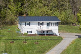 1563 Lake Rd, Newport, VT 05855
