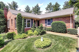 560 Worthington Dr, Charlottesville, VA 22903