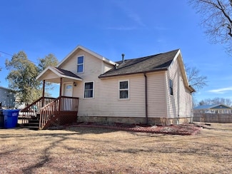 520 N Spring St, Columbus, WI 53925