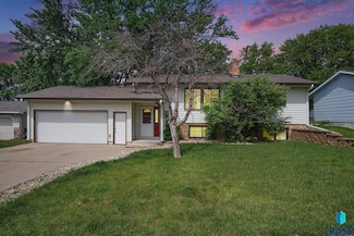 204 E Lotta St, Sioux Falls, SD 57105