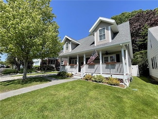 40 Keeher Ave, Newport, RI 02840