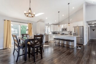 12 Fieldstone Ln, Fall River, MA 02720