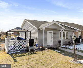 80 Nottingham Dr, Chambersburg, PA 17201