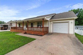 606 S Thornton St, Richmond, MO 64085