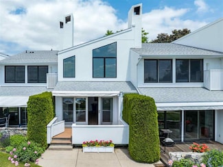 528 E Bay St, Harbor Springs, MI 49740