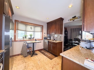 15-50 Waters Edge Dr, Flushing, NY 11360