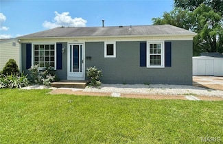 2490 Mullanphy Ln, Florissant, MO 63031