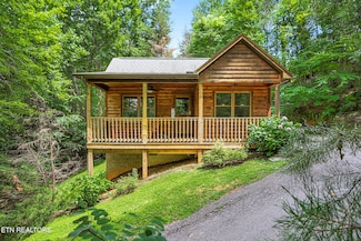 1127 Oak Ct, Gatlinburg, TN 37738