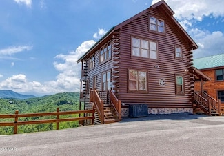 2834 White Oak Ridge Ln, Sevierville, TN 37862
