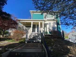 112 Village St, Medway, MA 02053