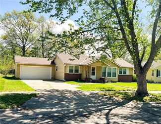 1121 S College St, Ottawa, KS 66067
