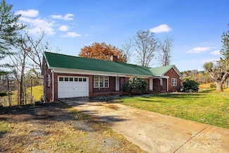 92 Parkway View Rd, Mars Hill, NC 28754