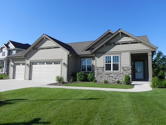 S54W25503 Pebble Brook Ct, Waukesha, WI 53189
