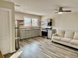 341 Main St Unit 1B, Islip, NY 11751