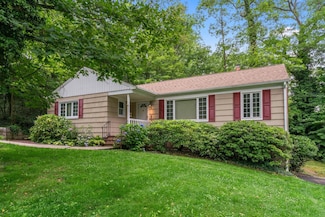 5 Dogwood Rd, Northport, NY 11768