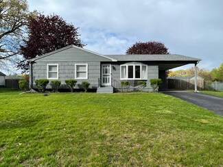 48 Dunn St, Chicopee, MA 01020