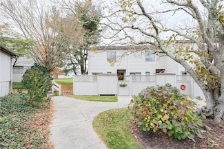 94 Windward Ln, Bristol, RI 02809