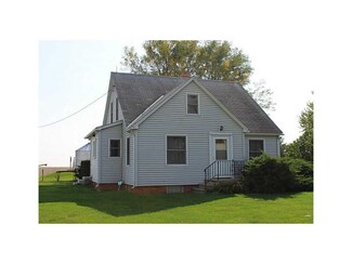 2732 67th St, Newhall, IA 52315