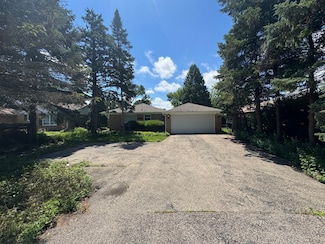 1727 Dundee Rd, Northbrook, IL 60062