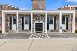 31831 Grand River Ave Unit 71, Farmington, MI 48336