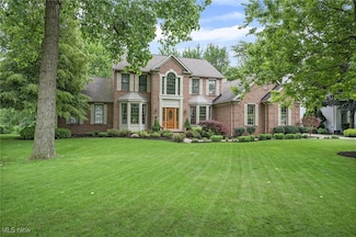 553 Parkside Dr, Avon Lake, OH 44012