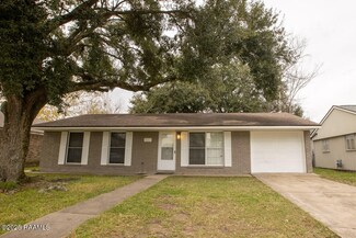 121 Fraternity Dr, Lafayette, LA 70506