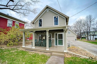 616 5th St N, Stillwater, MN 55082