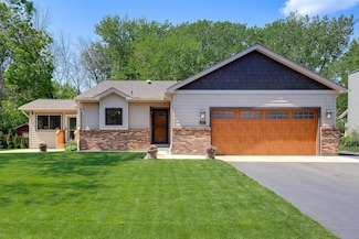 1617 Lakewood Dr N, Saint Paul, MN 55119