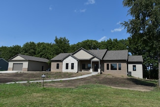 17 Big Timber Rd, El Paso, IL 61738