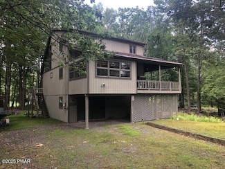162 Eastwood Dr, Greentown, PA 18426